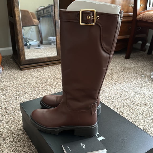 Brand new Coach Leather boot, size 7,5 walnut/brown - Picture 2 of 7